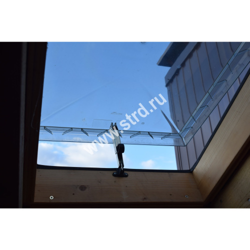 Окно-выход на крышу для неотапл. помещений дерево, лак ручка снизу Fakro WSZ из поликарб. c унив.окл. 86*86см фото 2