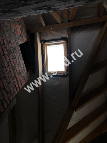 Окно мансардное дерево, лак ручка снизу Fakro FTS-V U2 (V22) Standart 66*118см фото 11