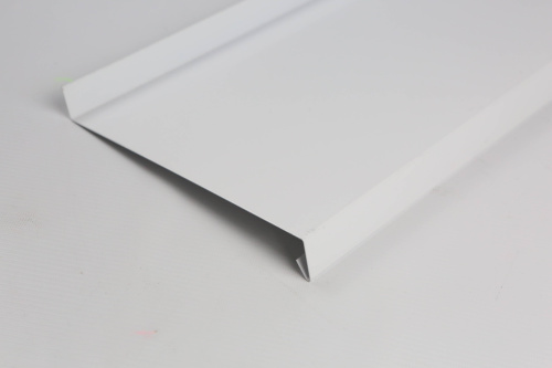 Отлив оконный оцинкованный c порошковым покрытием 0,7мм ширина более 625 мм RAL 4008