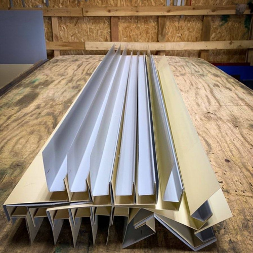 Планка ветровая двойная завальцовка оцинкованная с порошковым покрытием 0,45мм RAL 2004 фото 2