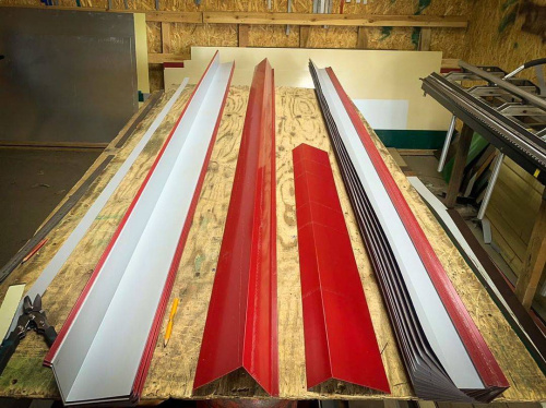 Планка примыкания для мягкой кровли оцинкованная с порошковым покрытием 0,45мм RAL 9003 фото 5