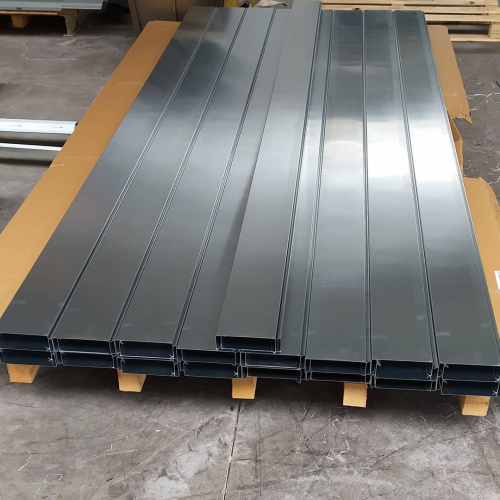 Планка примыкания боковая оцинкованная с порошковым покрытием 0,45мм ширина менее 625 мм RAL 2004 фото 7