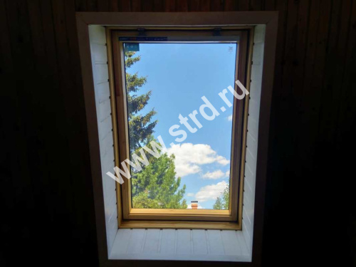 Окно мансардное дерево, лак ручка сверху Fakro AHRD B4 Standart 94*140см фото 6