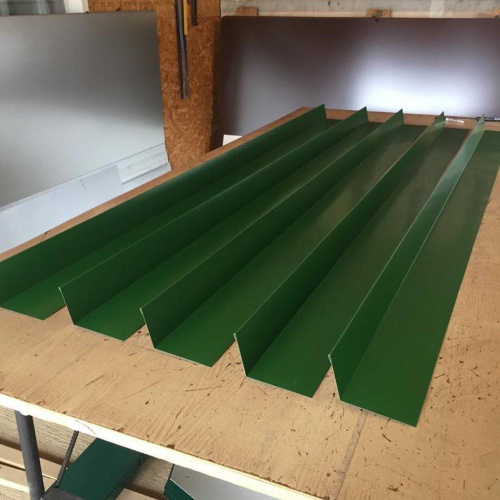 Планка примыкания в штробу для кровли оцинкованная с порошковым покрытием 0,45мм RR 32 фото 3 Планка примыкания в штробу для кровли оцинкованная с порошковым покрытием 0,45мм RR 32 фото 3