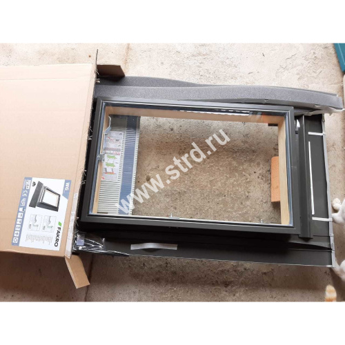 Окно-выход на крышу для неотапл. помещений дерево, лак ручка снизу Fakro WGI с унив.окл. и защит. от захлопыв. 46*55см фото 4