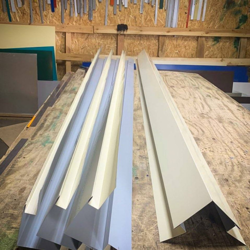 Планка примыкания в накладку для кровли оцинкованная с порошковым покрытием 0,45мм RAL 5005 фото 4