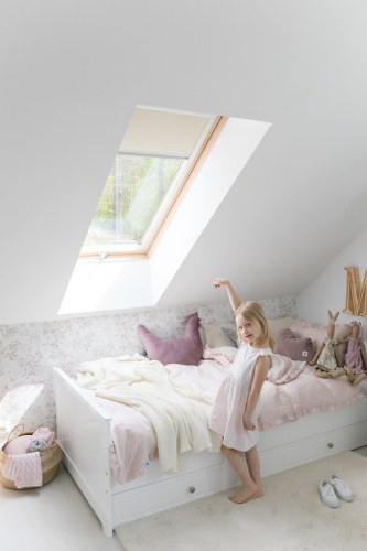 Окно мансардное дерево, лак ручка снизу Fakro FTS-V U4 Standart 114*118см фото 2