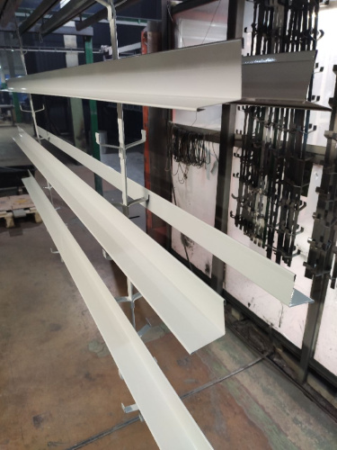 Карнизная планка RAL 7035 оцинкованная c порошковым покрытием 0,45мм фото 2