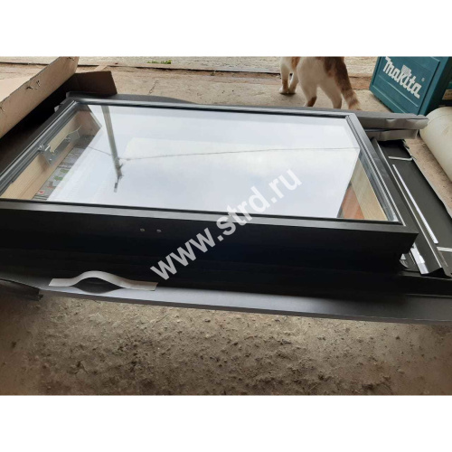 Окно-выход на крышу для неотапл. помещений дерево, лак ручка снизу Fakro WGI с унив.окл. и защит. от захлопыв. 46*55см фото 2