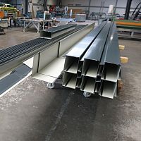 Откос оконный, дверной простой оцинкованный c порошковым покрытием 0,4мм ширина более 625 мм RAL 7048