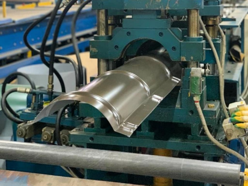 Конек полукруглый для кровли оцинкованный с порошковым покрытием 0,45x301мм RAL 5005 Конек полукруглый для кровли оцинкованный с порошковым покрытием 0,45x301мм RAL 5005