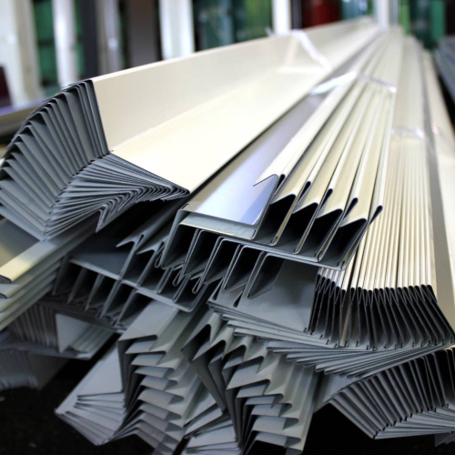 Планка примыкания боковая оцинкованная с порошковым покрытием 0,45мм ширина менее 625 мм RAL 1014 фото 4