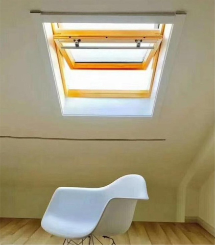 Окно мансардное дерево, лак ручка сверху Fakro AHRD B8 Standart 114*140см фото 2