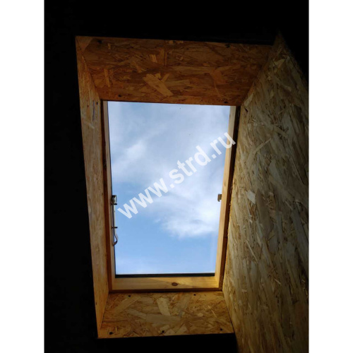 Окно-выход на крышу для неотапл. помещений дерево, лак ручка снизу Velux VLT 025 1000 45*55см фото 3