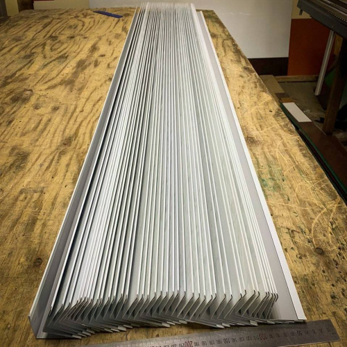 Планка примыкания для мягкой кровли оцинкованная с порошковым покрытием 0,45мм RAL 6005 фото 6