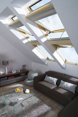 Окно мансардное дерево, лак ручка снизу Fakro FTP-V U3 WiFi Lux 94*118см фото 5