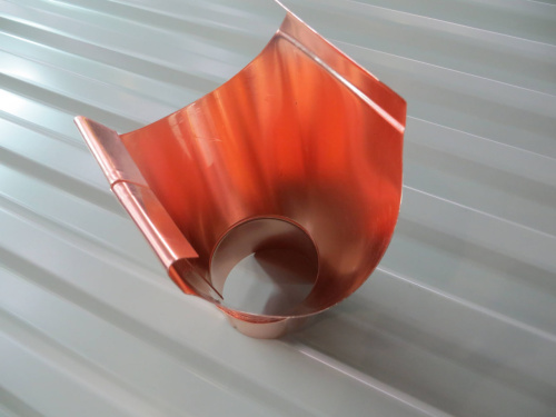 Воронка водосточного желоба медная накладная ф120мм Воронка водосточного желоба медная накладная ф120мм